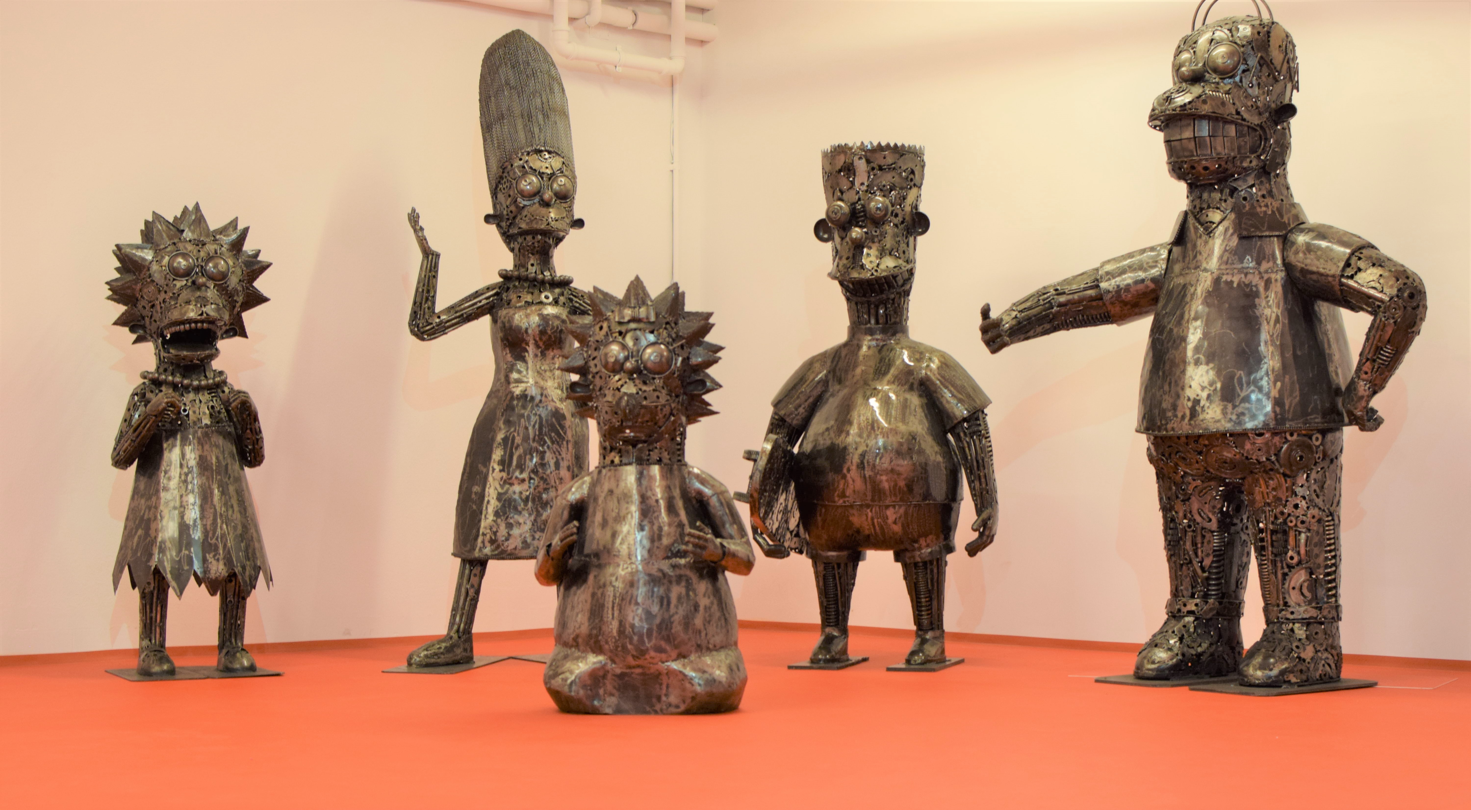 Galerie ocelových figurín